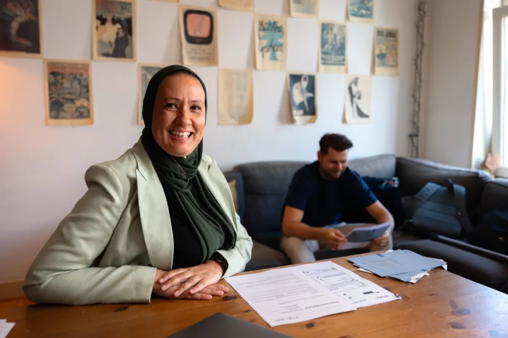 Twee PEX-professionals werken samen aan een ondernemerscasus